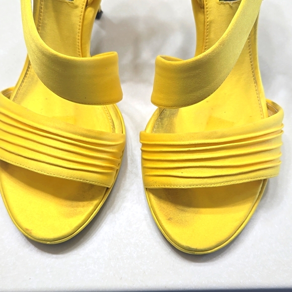 Nina yellow heels sz 8.5 - Picture 6 of 16
